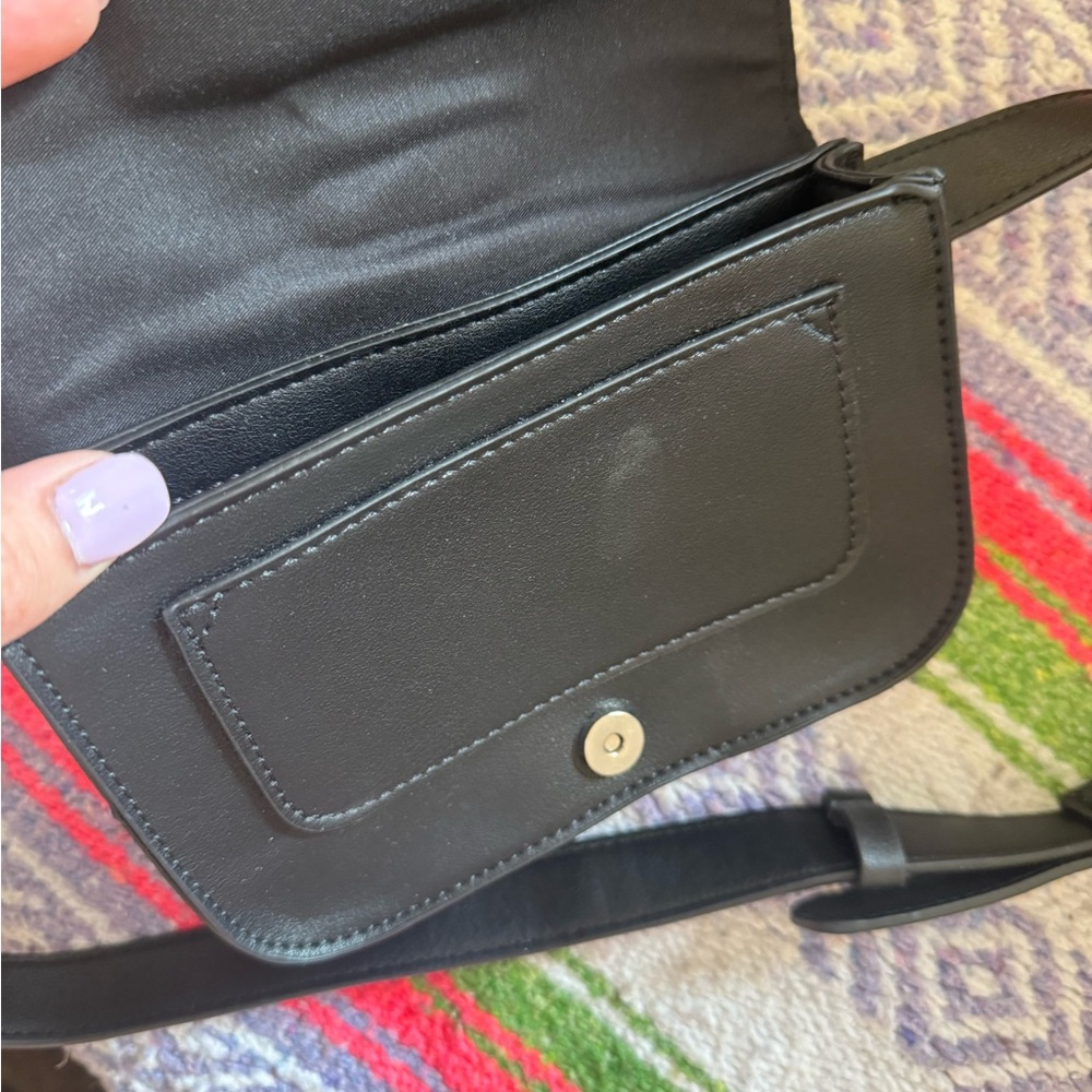 Black Croc-Embossed belt bag with cute buckle - Picture 5 of 7